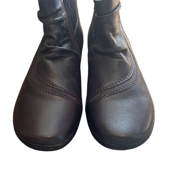 Clarks Women's Brown Leather Ruched Ankle Boots Side Zip Comfort Wedge - Picture 6 of 9